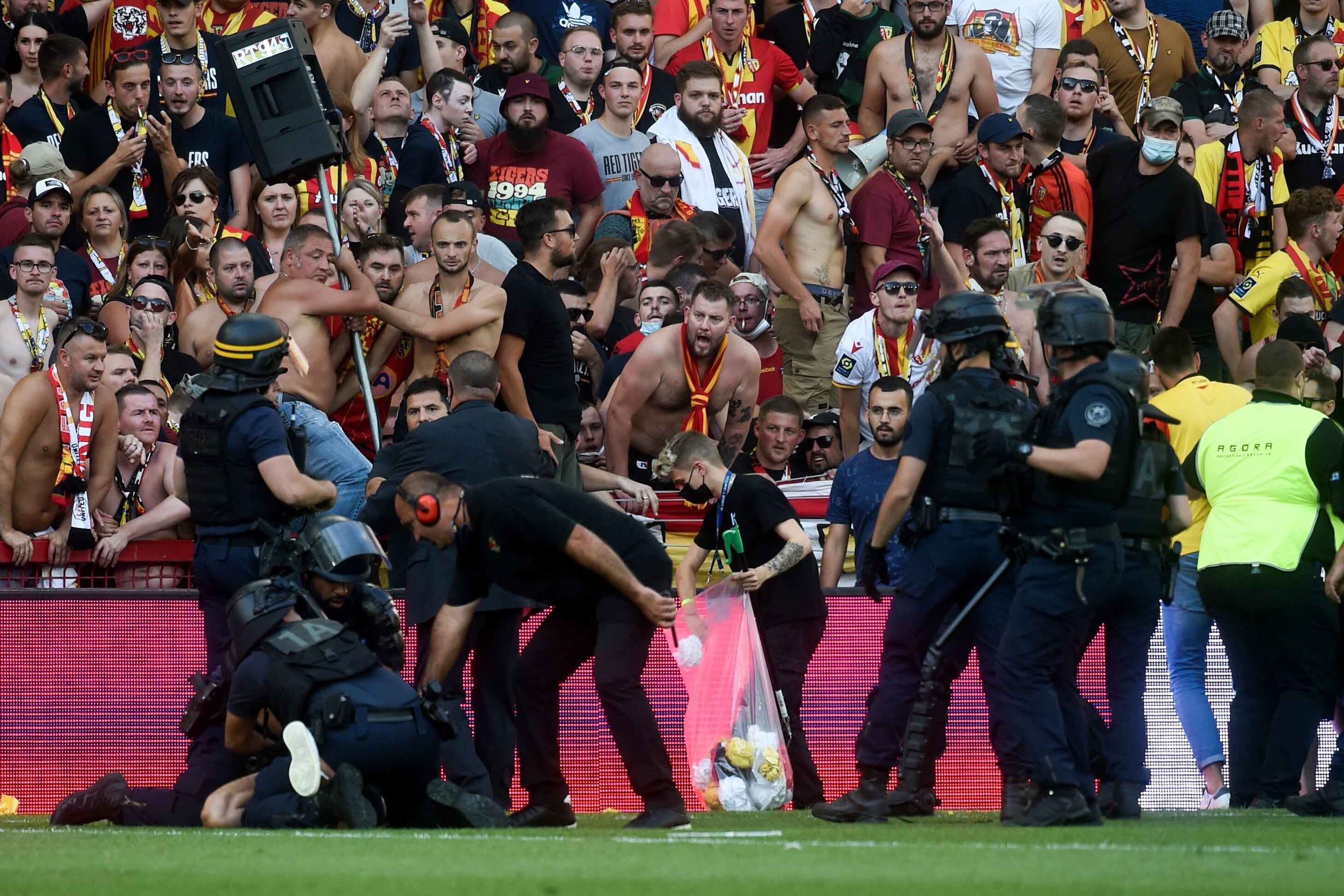 Escándalo y heridos en Lens vs. Lille.