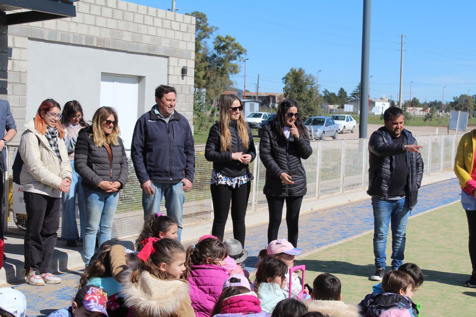 Tres Arroyos: Se realizó la jornada de forestación en el Polo Educativo