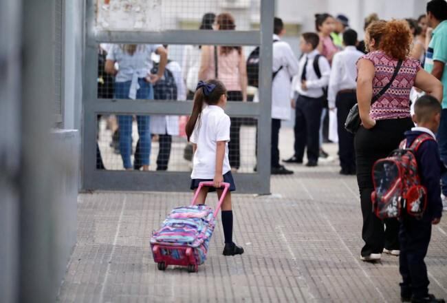 Los vouchers educativos contarán con un tope de reintegro establecido en $27.198 por hijo.