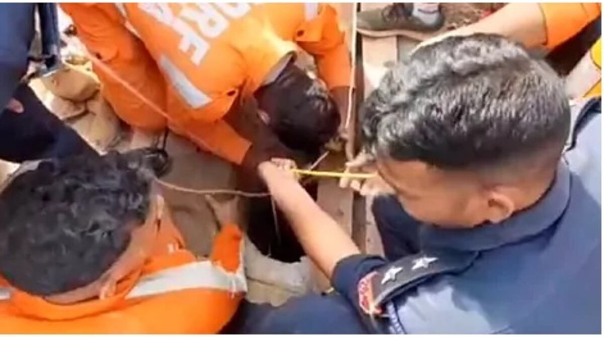India: rescataron al niño que había caído en un pozo de 24 metros el viernes pasado