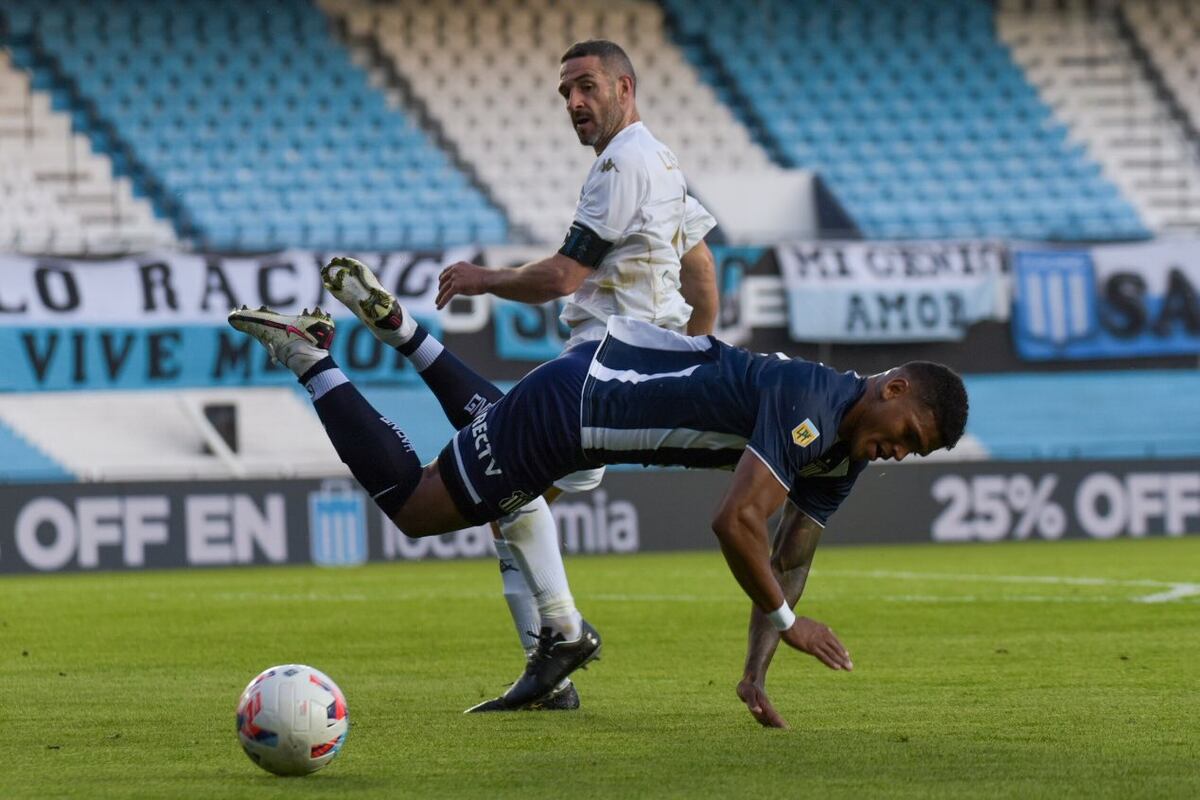 Talleres derrotó a Racing por 2-1 y sigue siendo el puntero de la Liga Profesional