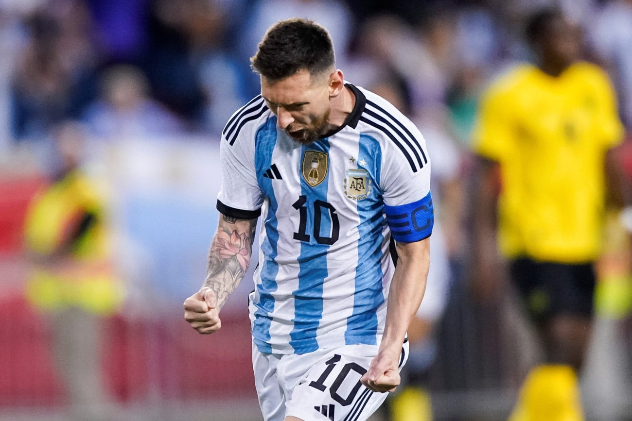 Lionel Messi festejando uno de sus goles en el seleccionado argentino de fútbol. (AP)