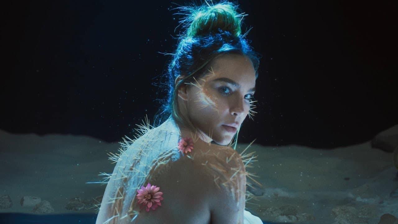 Belinda se convirtió en un cactus para su nueva canción.