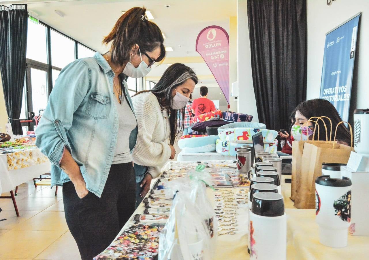 Continúa la expo feria en al Casa de la Mujer.