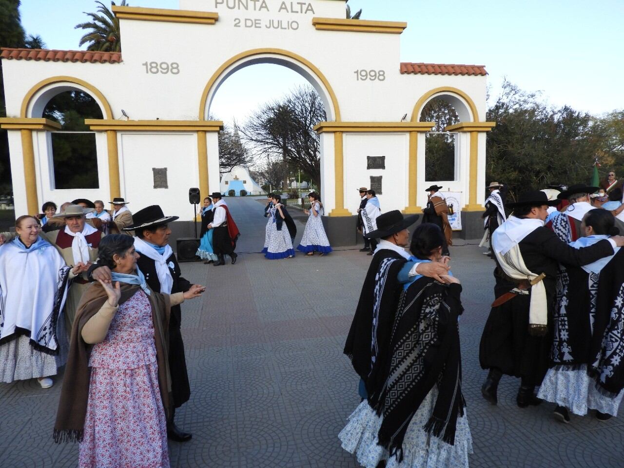 Uset encabezó el acto por el 206° Aniversario de la declaración de Independencia Nacional