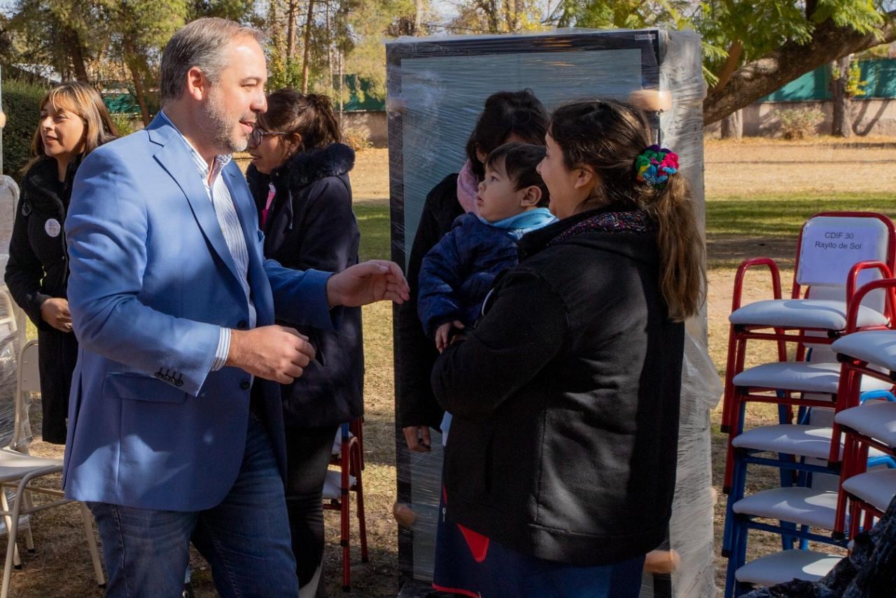 Stevanato entregó materiales a Centros de Buena Cosecha. Foto: Prensa Maipú