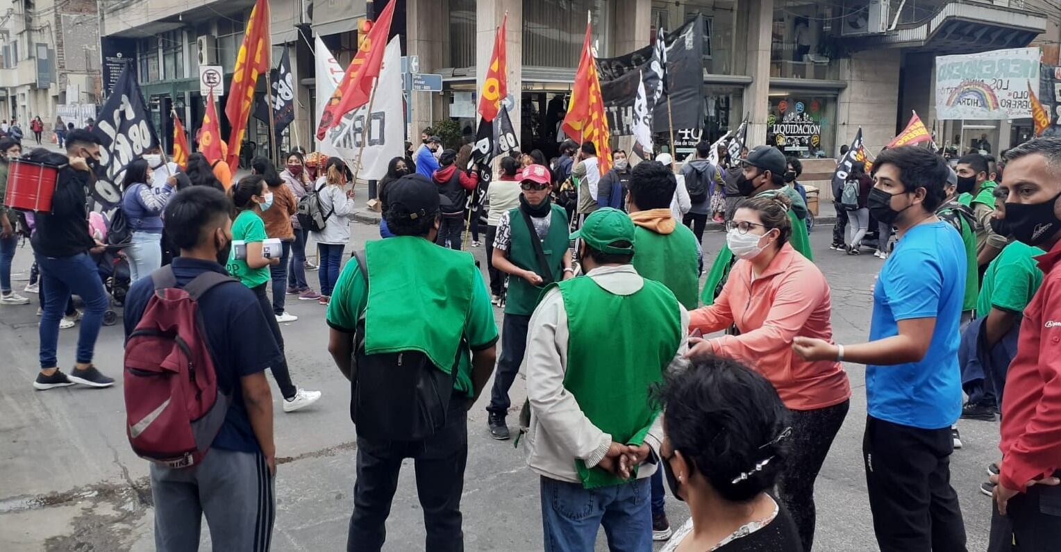 La marcha y los cortes de calles provocaron discusiones entre automovilistas y manifestantes.