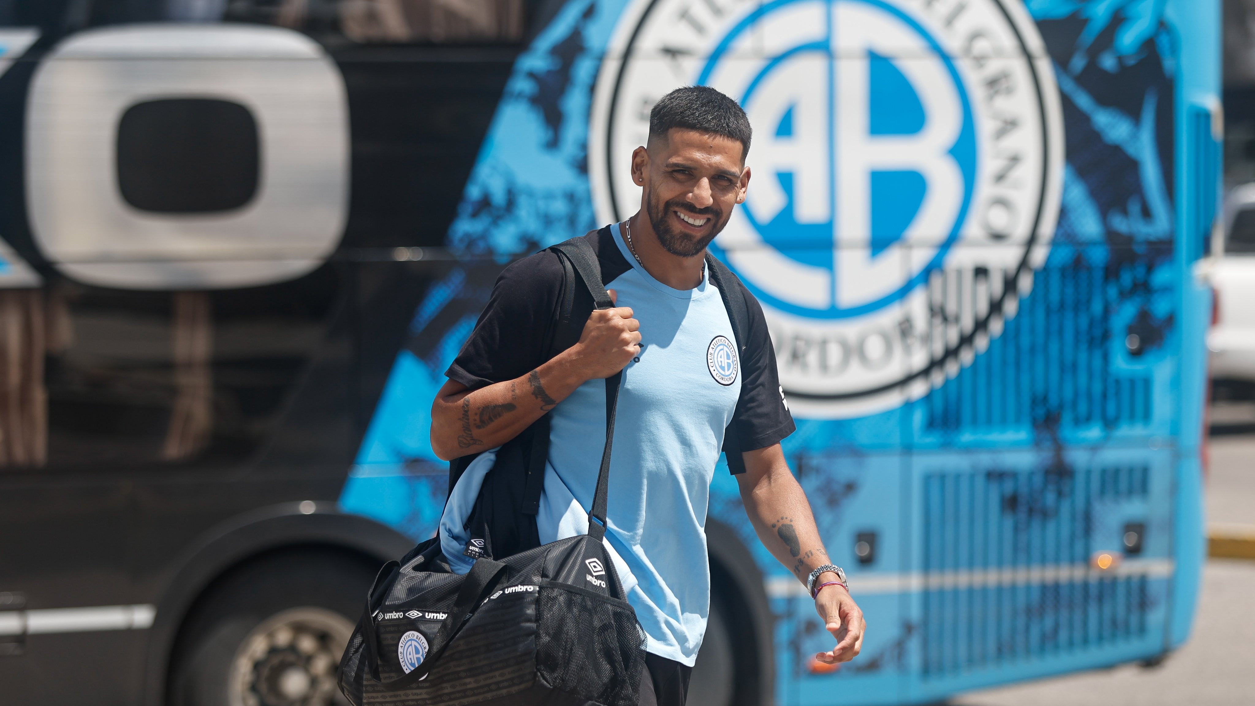 Franco Jara a su arribo a San Juan (Prensa Belgrano).