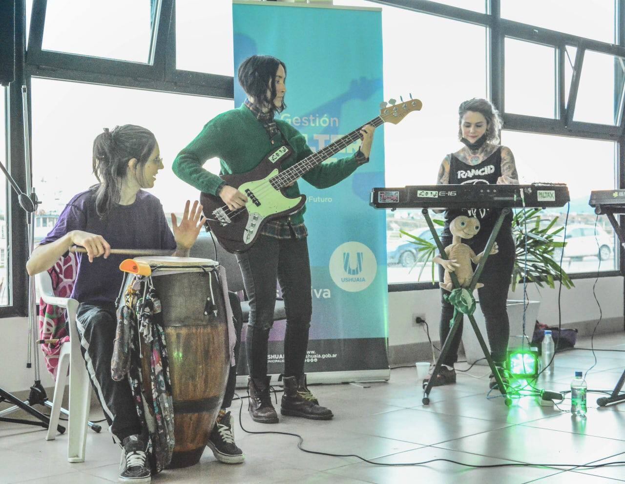 “Cumbia Ñeri” aportó el momento musical de la jornada.