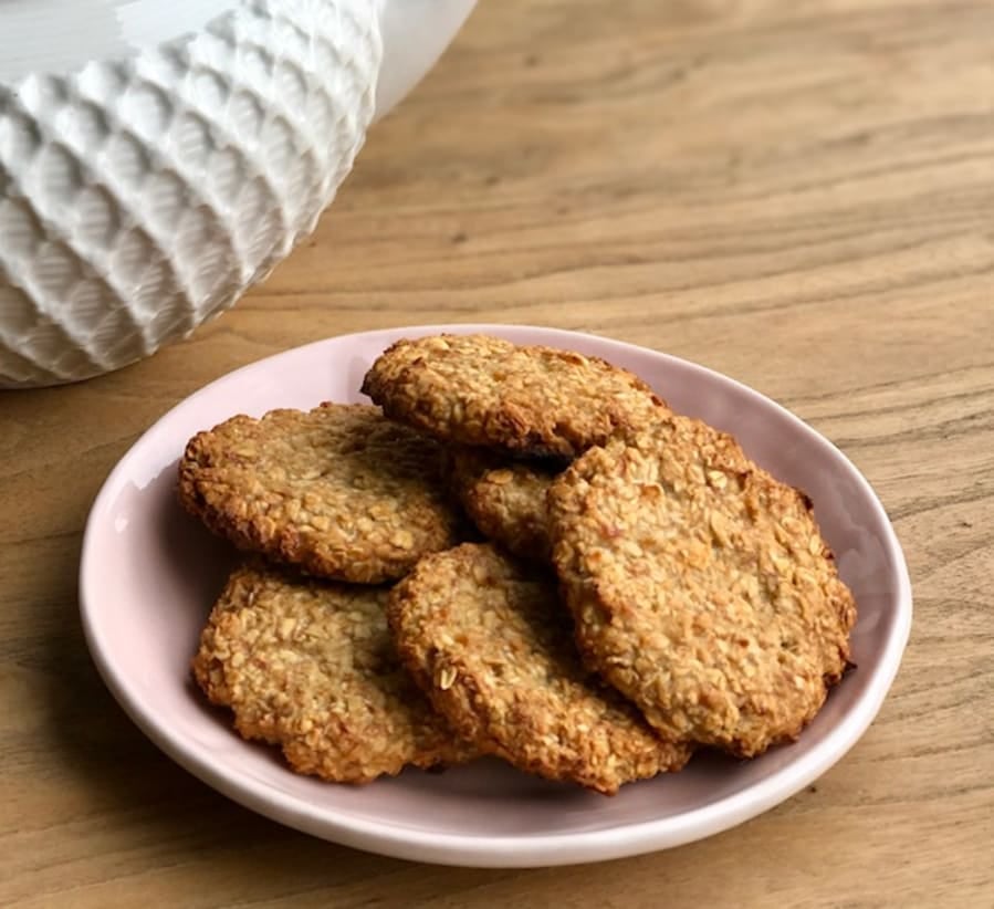 El paso a paso para hacer galletitas de avena y manzana