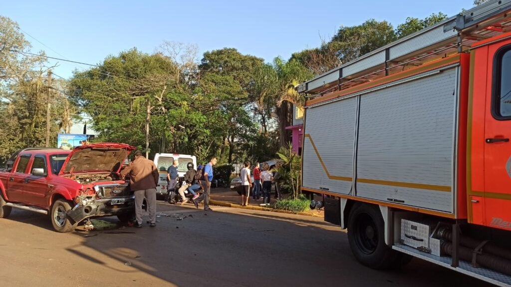 Accidente de tránsito en Puerto Iguazú dejó como saldo a una mujer lesionada.