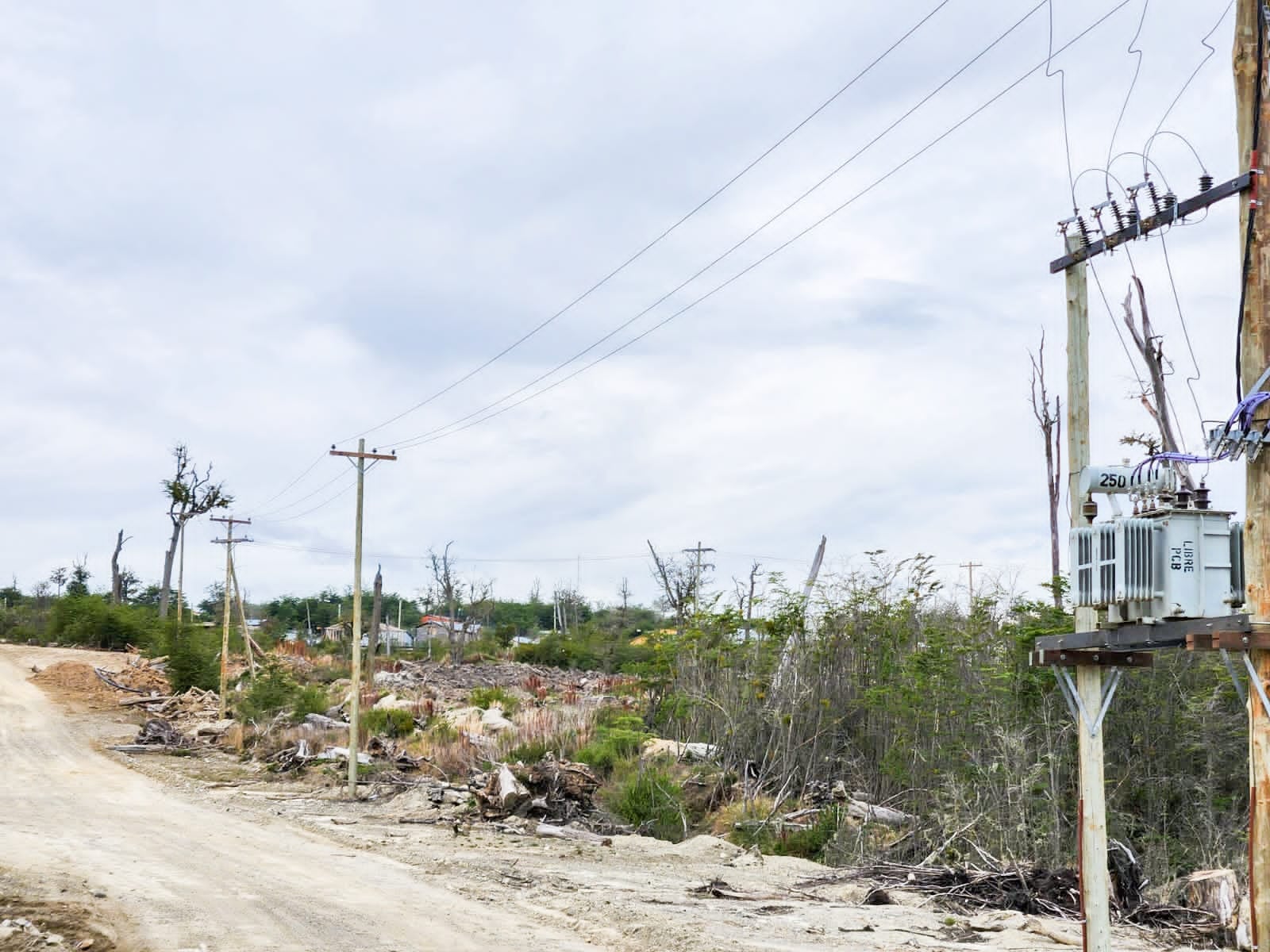 La DPE finalizó la instalación de la red eléctrica en el barrio Altos de la Montaña