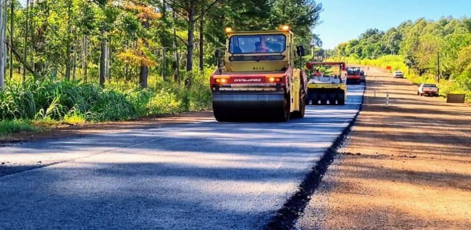 Ejecutan obras viales en Montecarlo.