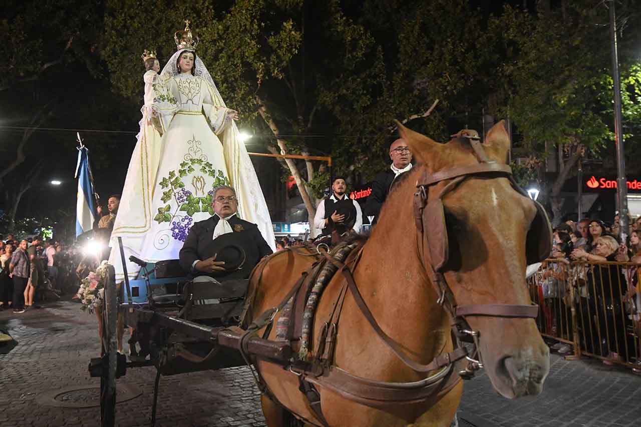 Vía Blanca de la Reinas, Vendimia 2023,  por el centro de la Ciudad de Mendoza
o: José Gutierrez  / Los Andes