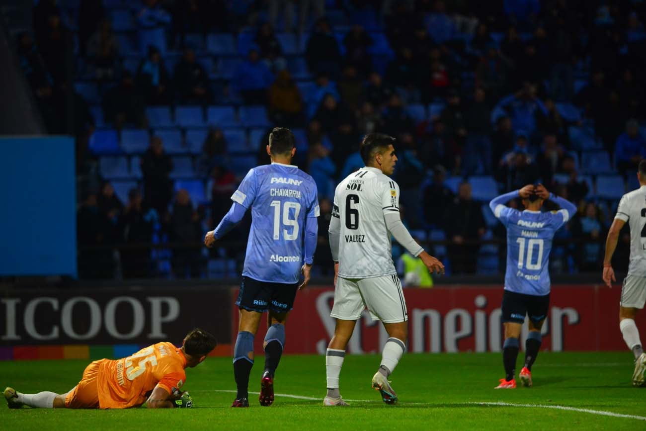 Belgrano ante Central Córdoba, en el Gigante. (Nicolás Bravo / La Voz).