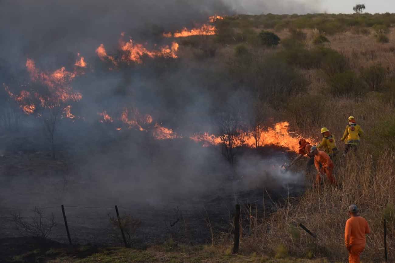 Incendio desatado el pasado 5 de septiembre, que provocó el corte total de la autovía. (Facundo Luque / La VOz)