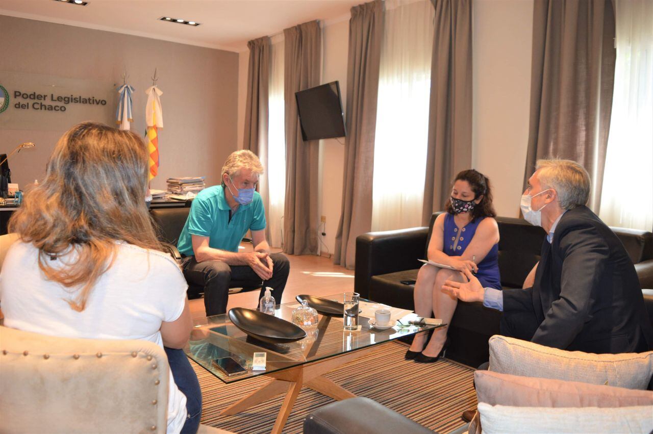 Hugo Sager y Marta Soneira reunidos con Francisco López Sastre.