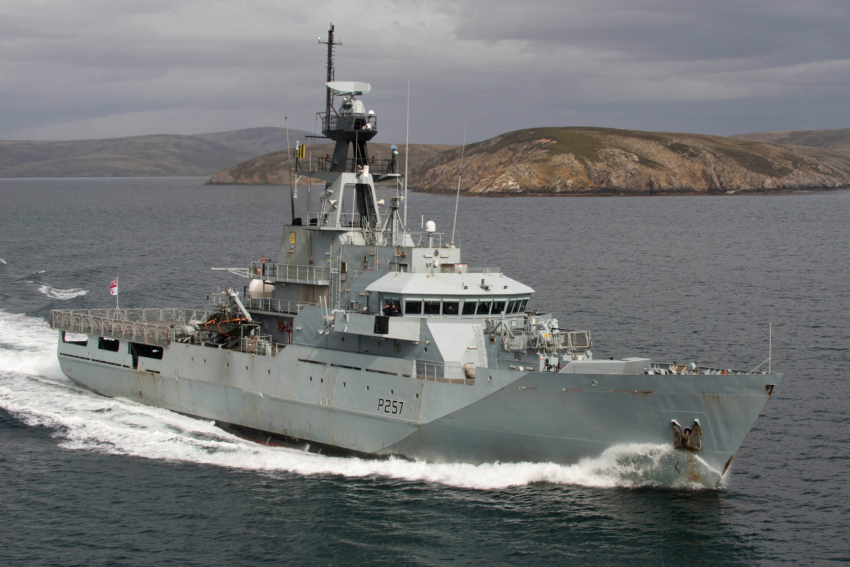 Buque de Patrulla HMS Clyde

Jonathan Lett fue comandante de esta nave, la cual fue desplegada por la Marina Real a las Islas Malvinas.
