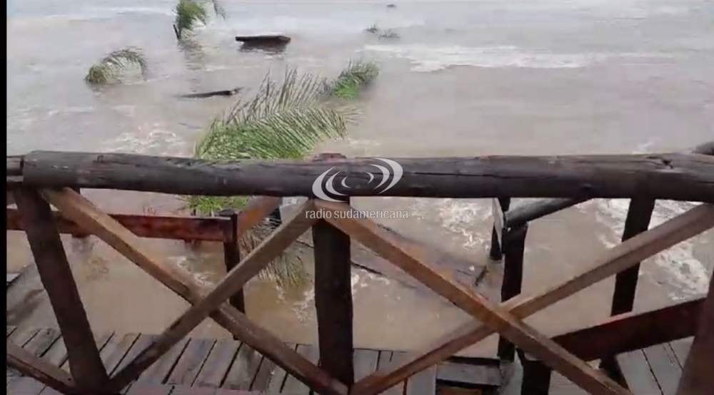 Creciente en Paso de la Patria desde la Playa Punta Mitre.