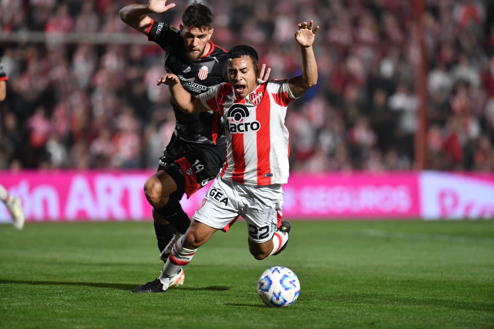 Instituto recibió a Barracas Central por la Liga Profesional en el Monumental de Alta Córdoba. (Facundo Luque / La Voz)