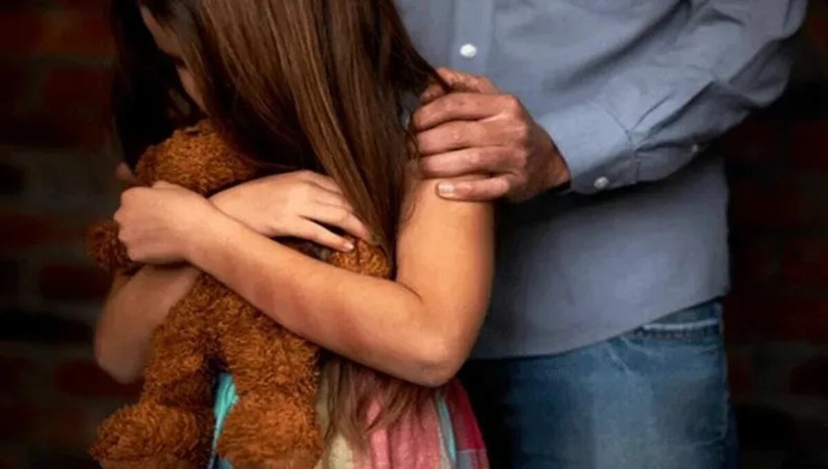Ofrecen recompensa para dar con un prófugo investigado por abusar de una menor de edad en Tres Arroyos