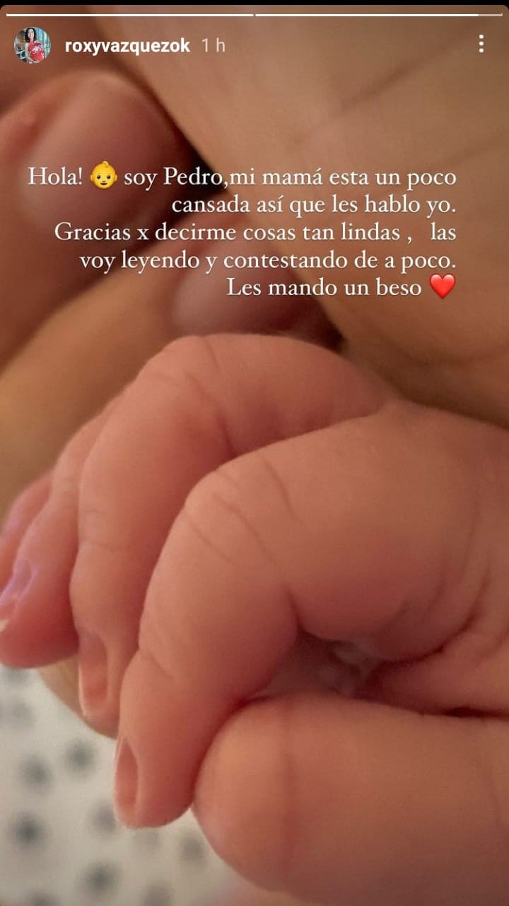 La mano de Pedro, el segundo hijo de Roxy Vázquez.