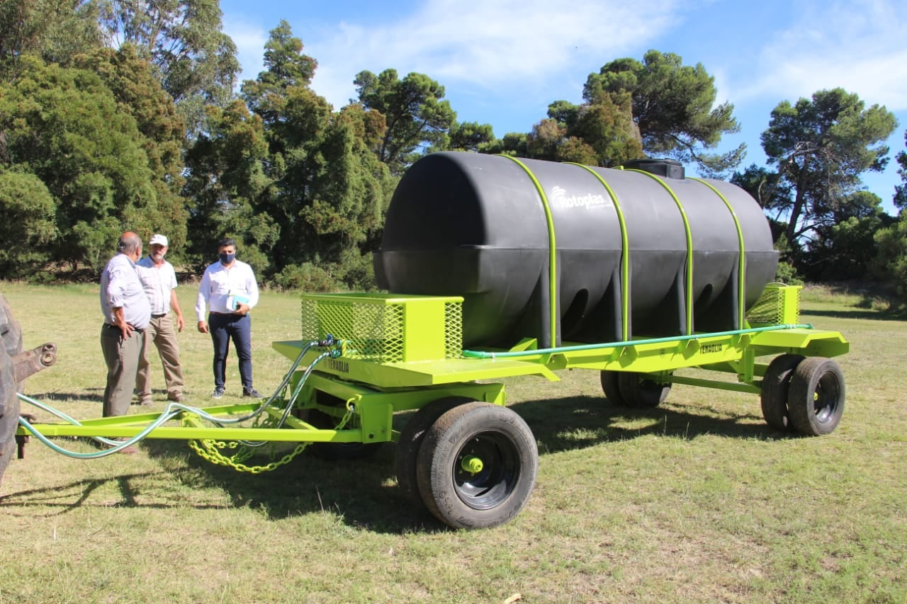 Tanque Regador que adquirió el Municipio para el Vivero de  Claromecó