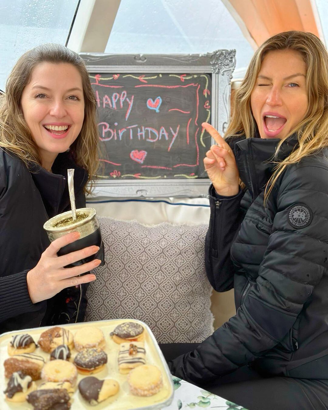 Gisele Bündchen festejó su cumpleaños en la Patagonia Argentina: mate, masitas y cubanitos