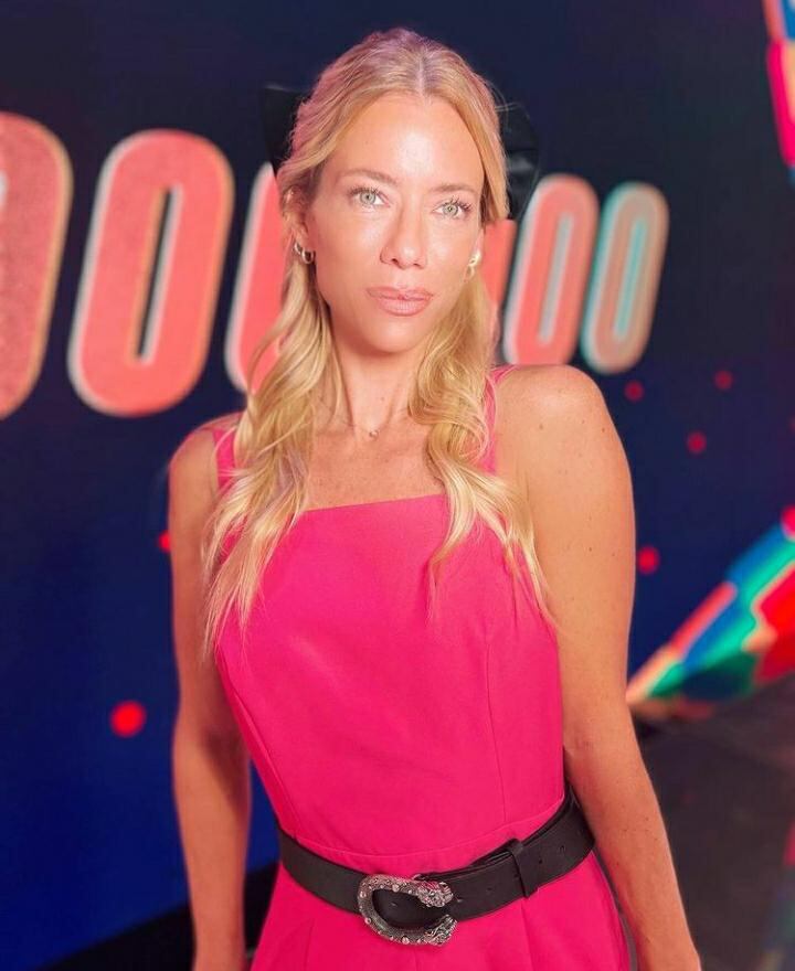 Nicole Neumann con un vestido "rosa pink"