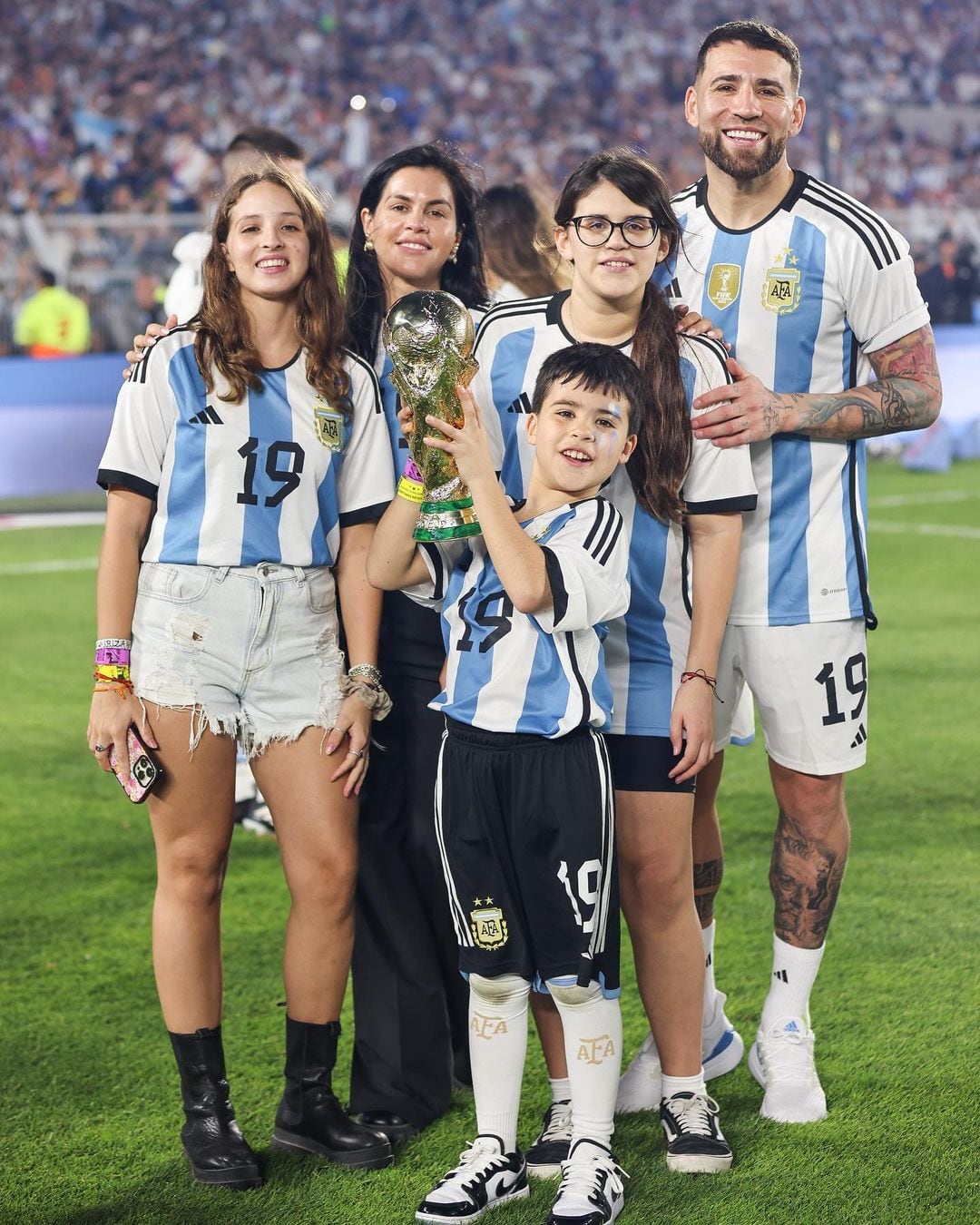 Nicolás Otamendi y su familia