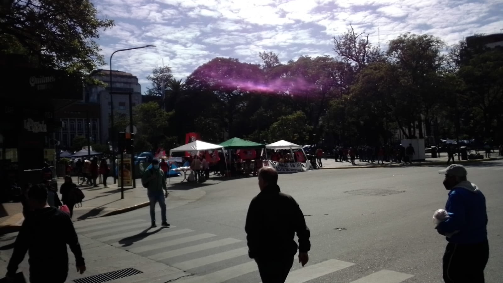 Acampe de organizaciones sociales en Plaza Independencia.