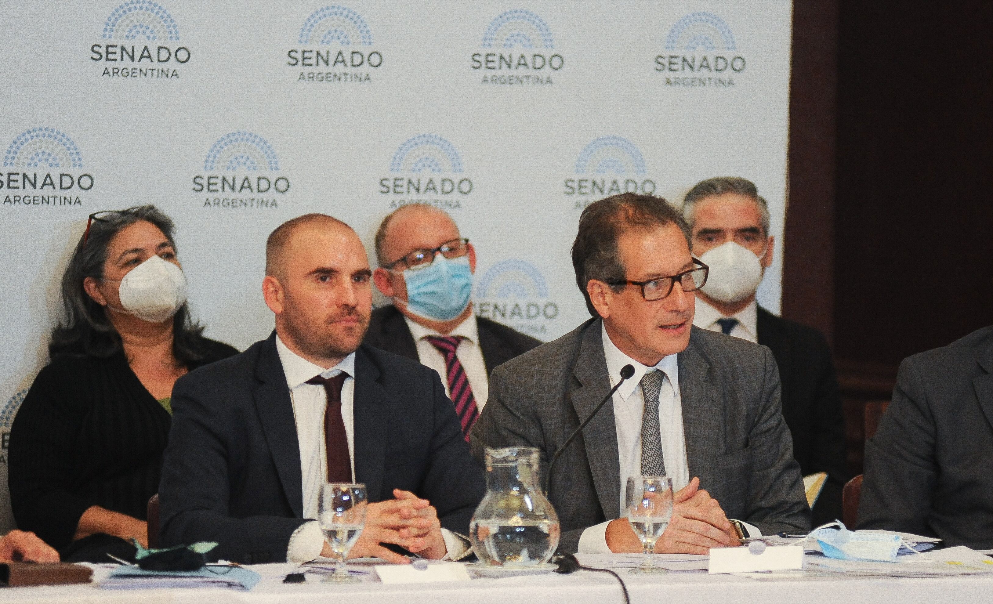 Martín Guzmán y Miguel Pesce, ante una jornada de vencimientos de títulos en pesos. Foto: Federico López Claro