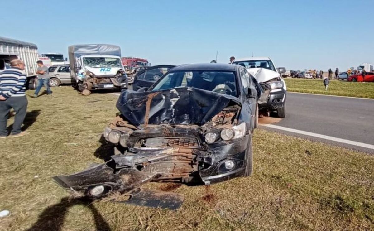 Tormenta y choque múltiple en la autopista Rosario-Córdoba: internan a una nena herida