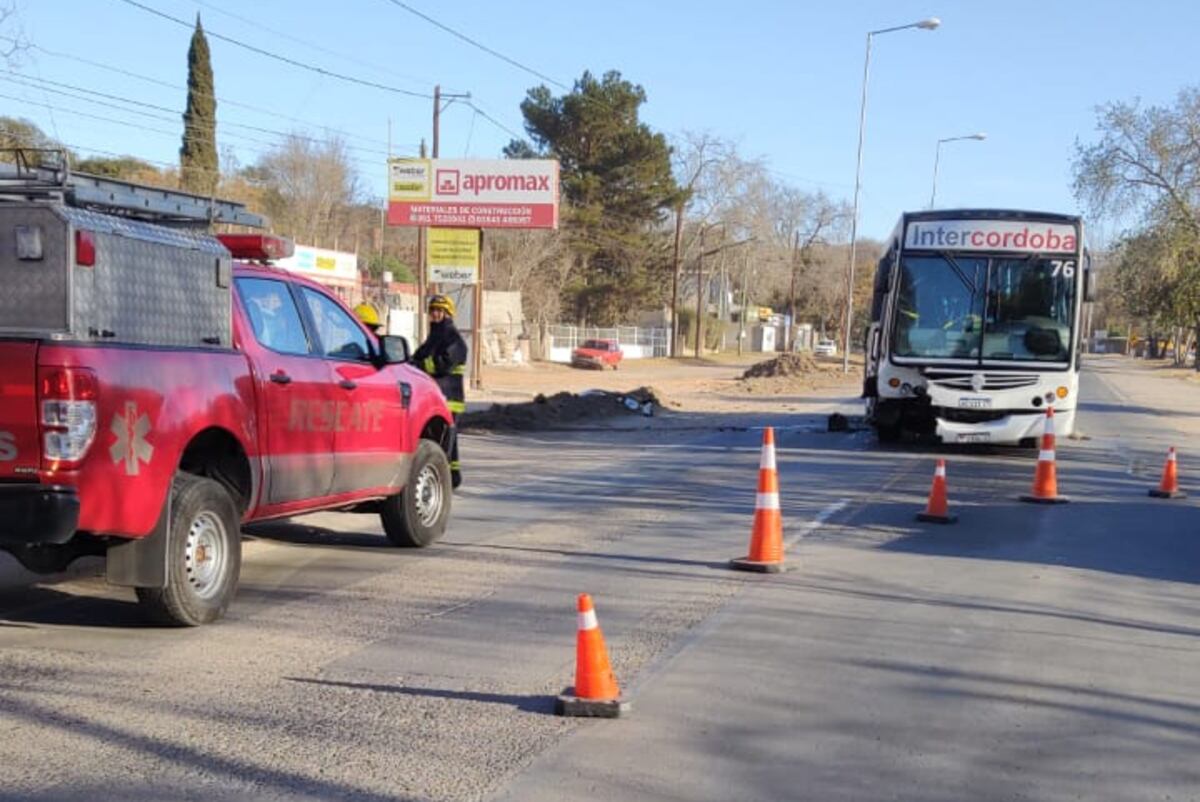Mendiolaza: chocó de frente contra un colectivo y sospechan que estaba alcoholizado