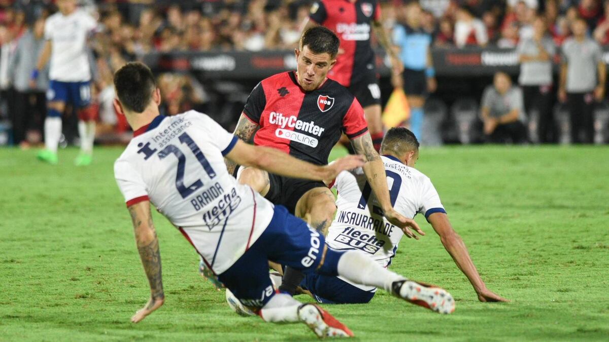 Newell’s Old Boys empató con San Lorenzo y volvió a sufrir la intervención del VAR