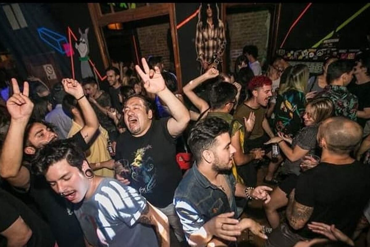 “Dios proveerá”, se volvió viral por el insólito vaso que llevó a una fiesta en Córdoba