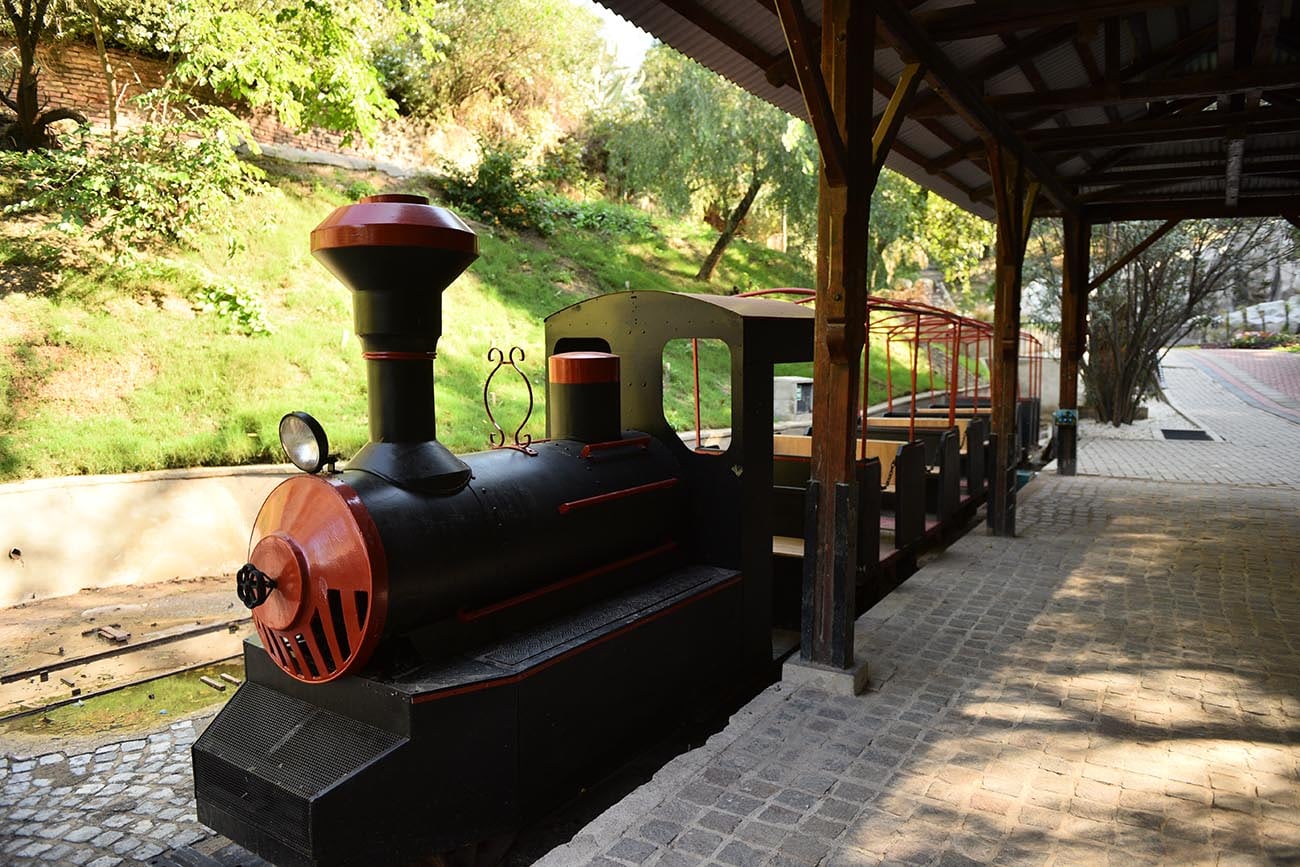 Parque de la Biodiversidad de Córdoba. También se recuperó la estación del tren liliputense. Si bien la formación no circulará, en el sitio suenan experiencias de viejos usuarios. (José Gabriel Hernández / La Voz)