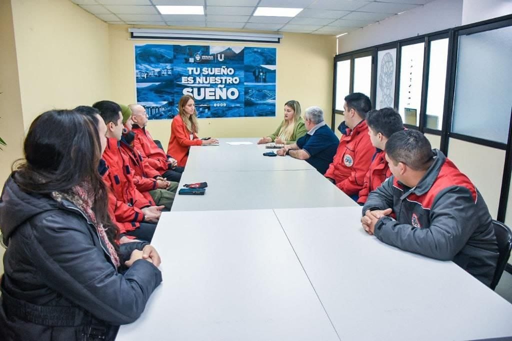 Se presentó el acto de intención para la creación del primer barrio de bomberos en Ushuaia.