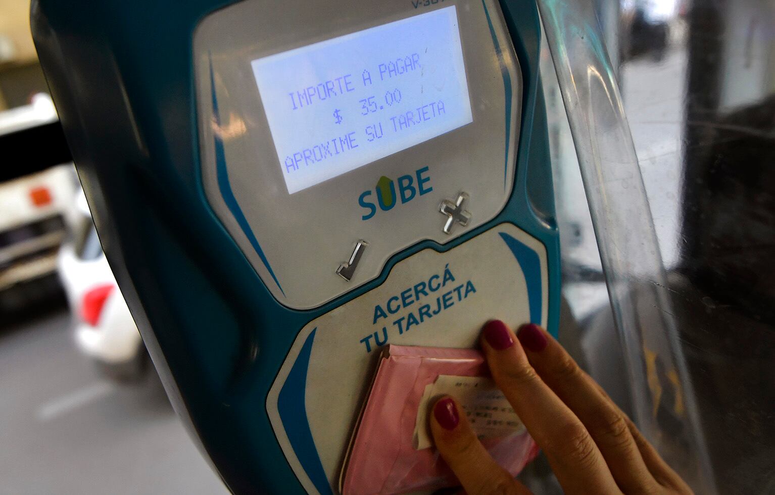 16 Febrero 2022 Mendoza Economía
Aumento del boleto de micros en Mendoza
esta mañana lus usuarios del transporte público de pasajeros se enteraron que se hizo efectivo el incremento en el viaje, a 35 pesos. 

Foto: Orlando Pelichotti / Los Andes