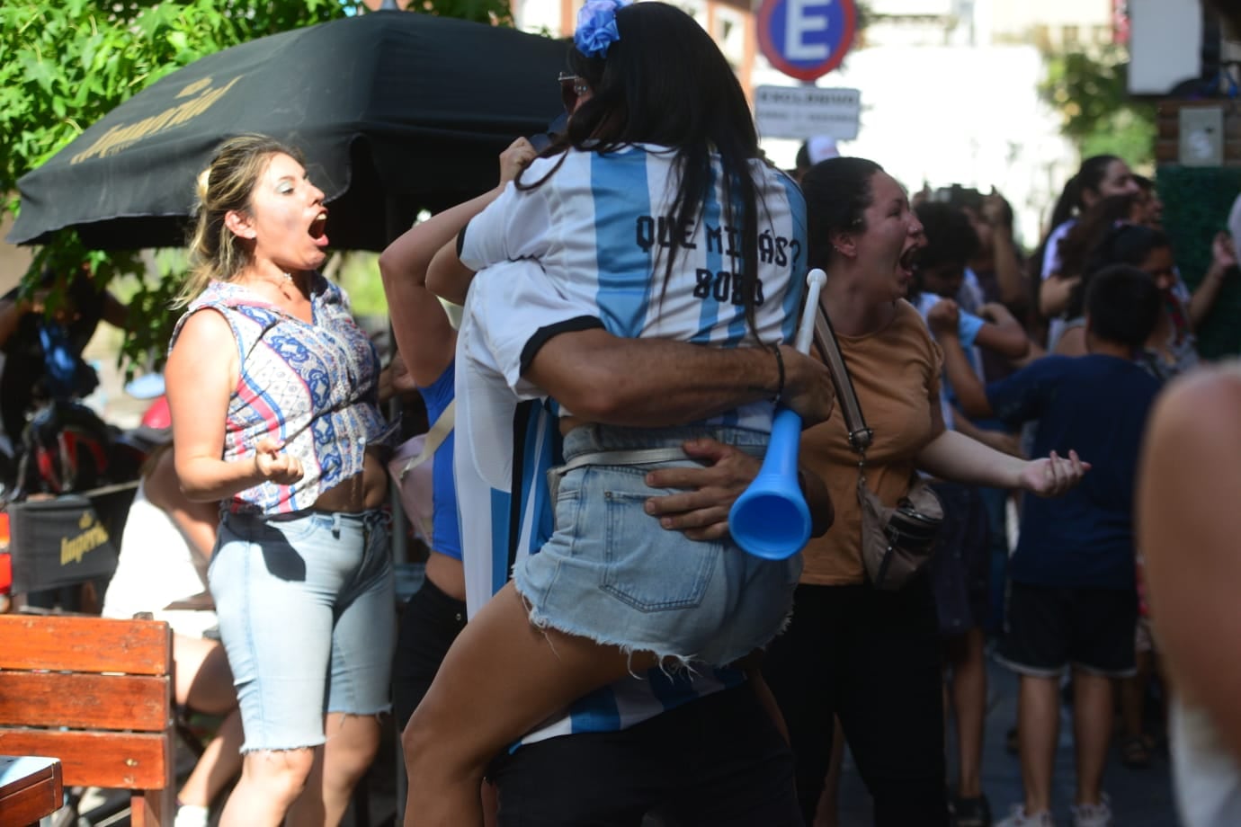 Nueva Córdoba. Así se gritaron los goles de Argentina contra Croacia. (Foto / Javier Ferreyra)