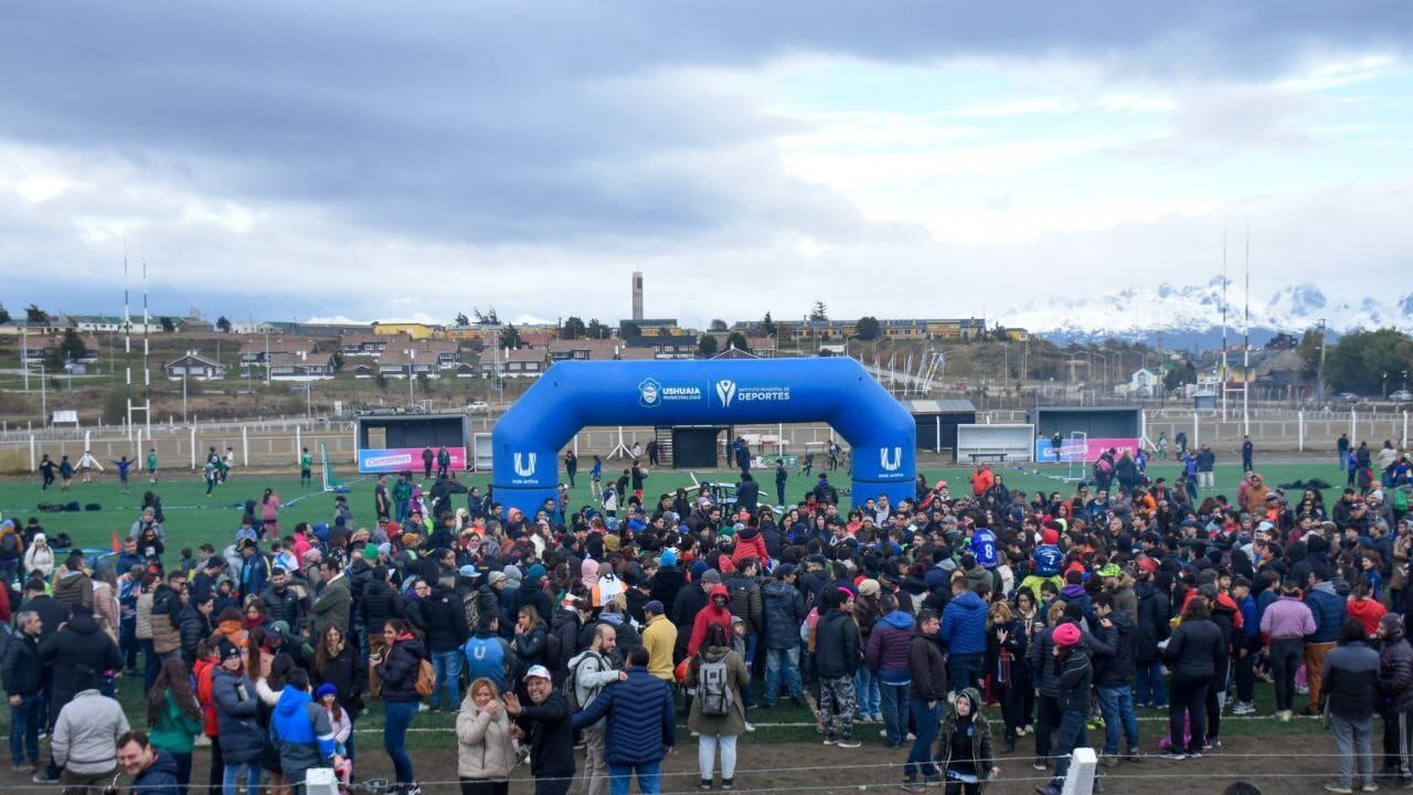 Ushuaia: inauguraron en nuevo campo de juego del estadio municipal Hugo Lumbreras