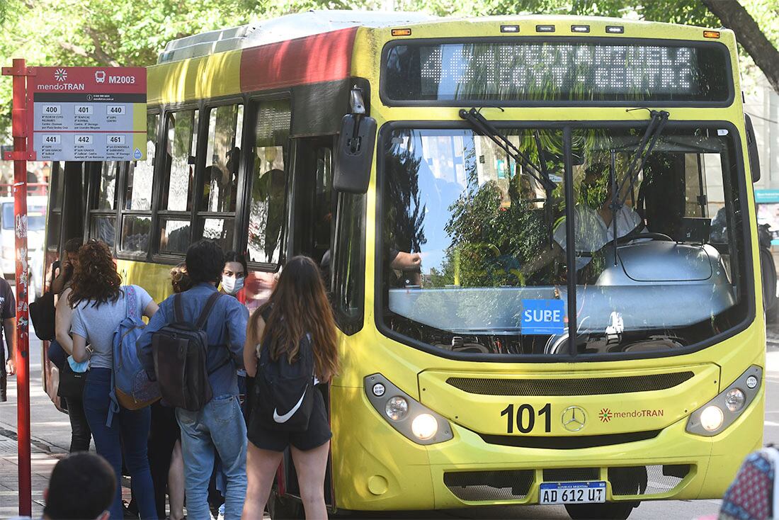 Los estudiantes piden que se revise el aumento del boleto de colectivo.