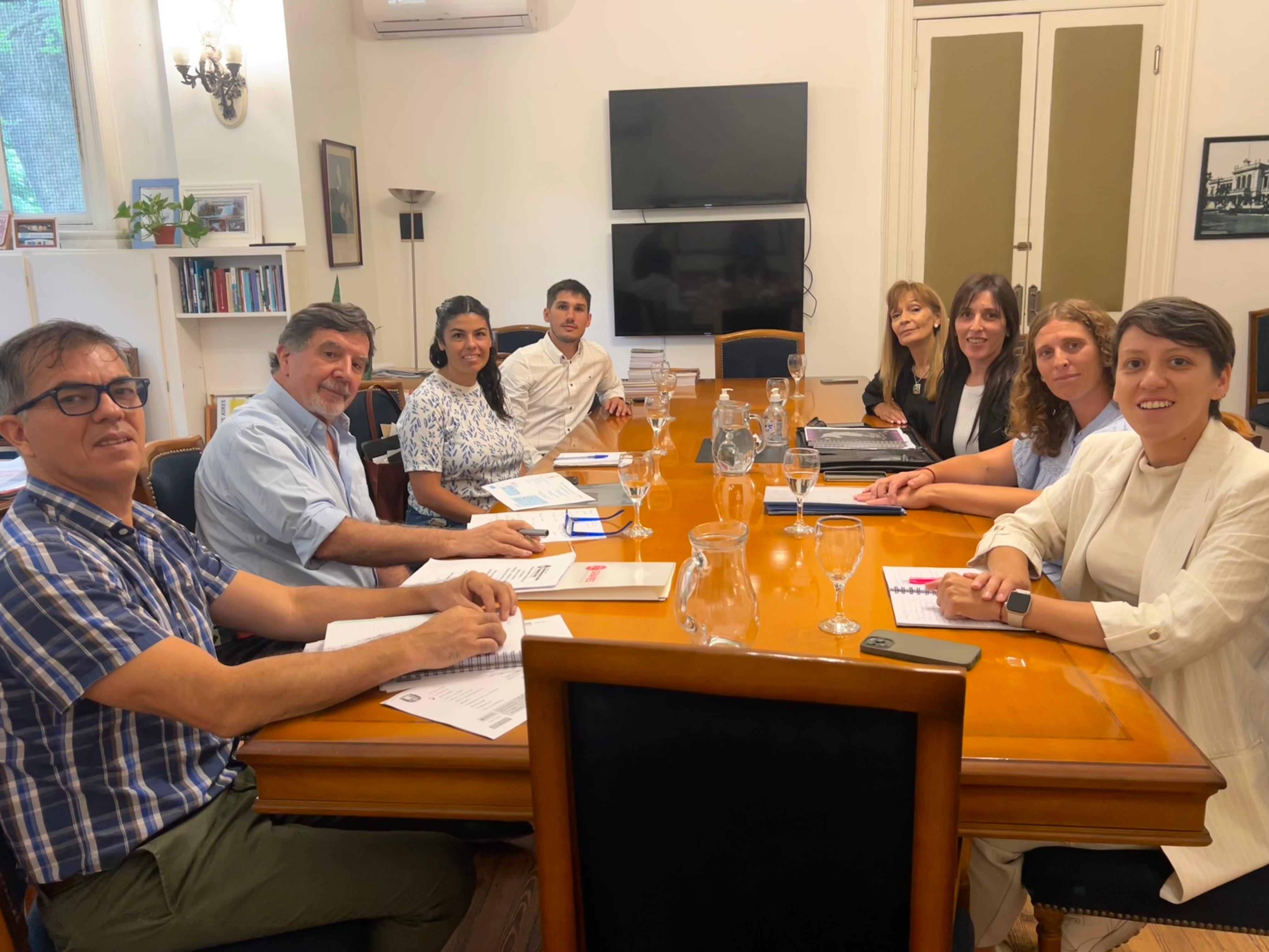 Lucía Gómez se reunió con Alberto Sileoni y firmó acuerdos para mejoras en escuelas del distrito