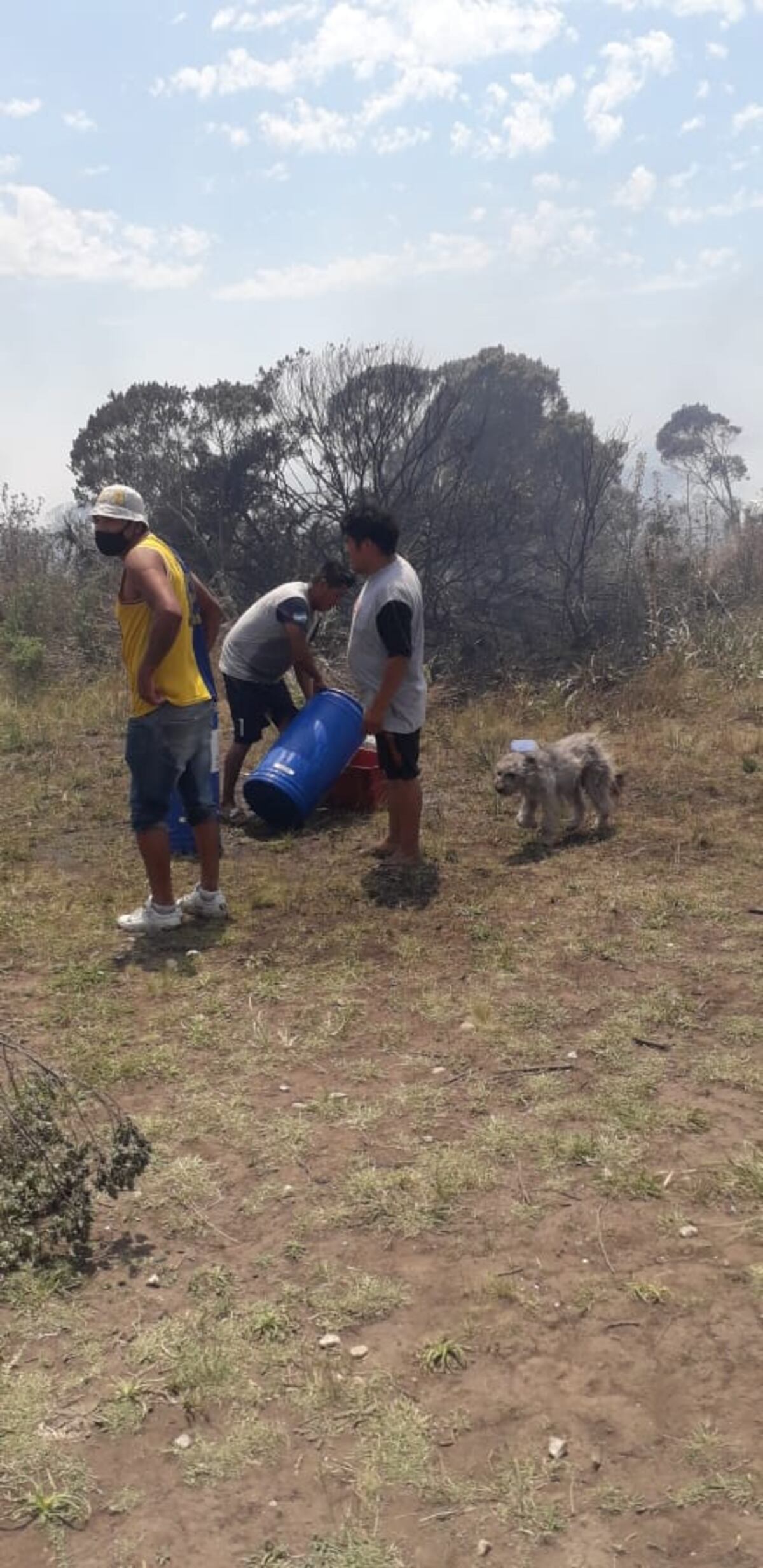 Un incendio de pastizales obligó a evacuar un vacunatorio