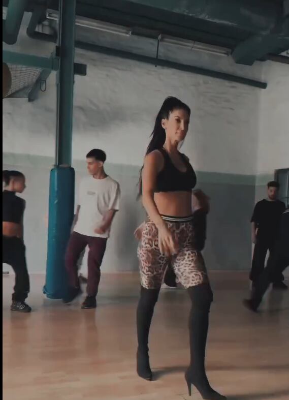 Silvina Escudero apostó por unas calzas animal print y deslumbró con una coreografía ultra sexy