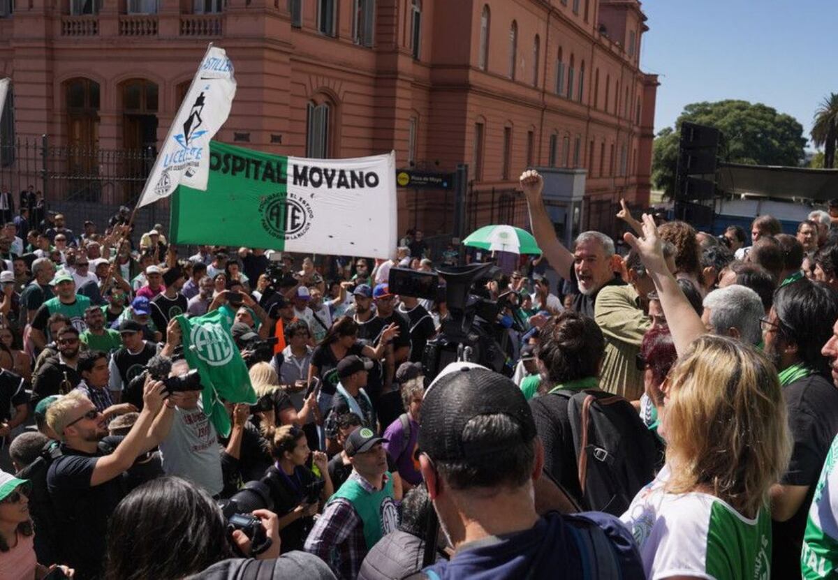 Gremios estatales y de transporte enfrentan a Milei y escalonan 72 horas de medidas de fuerza