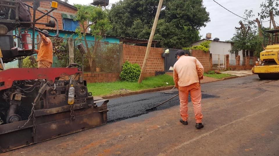 Pavimento Urbano ejecuta obras en Puerto Iguazú.