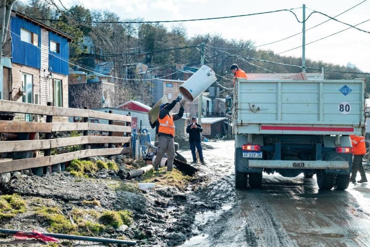 Ushuaia: realizaron jornada de limpieza en los barrios Obrero y Escondido