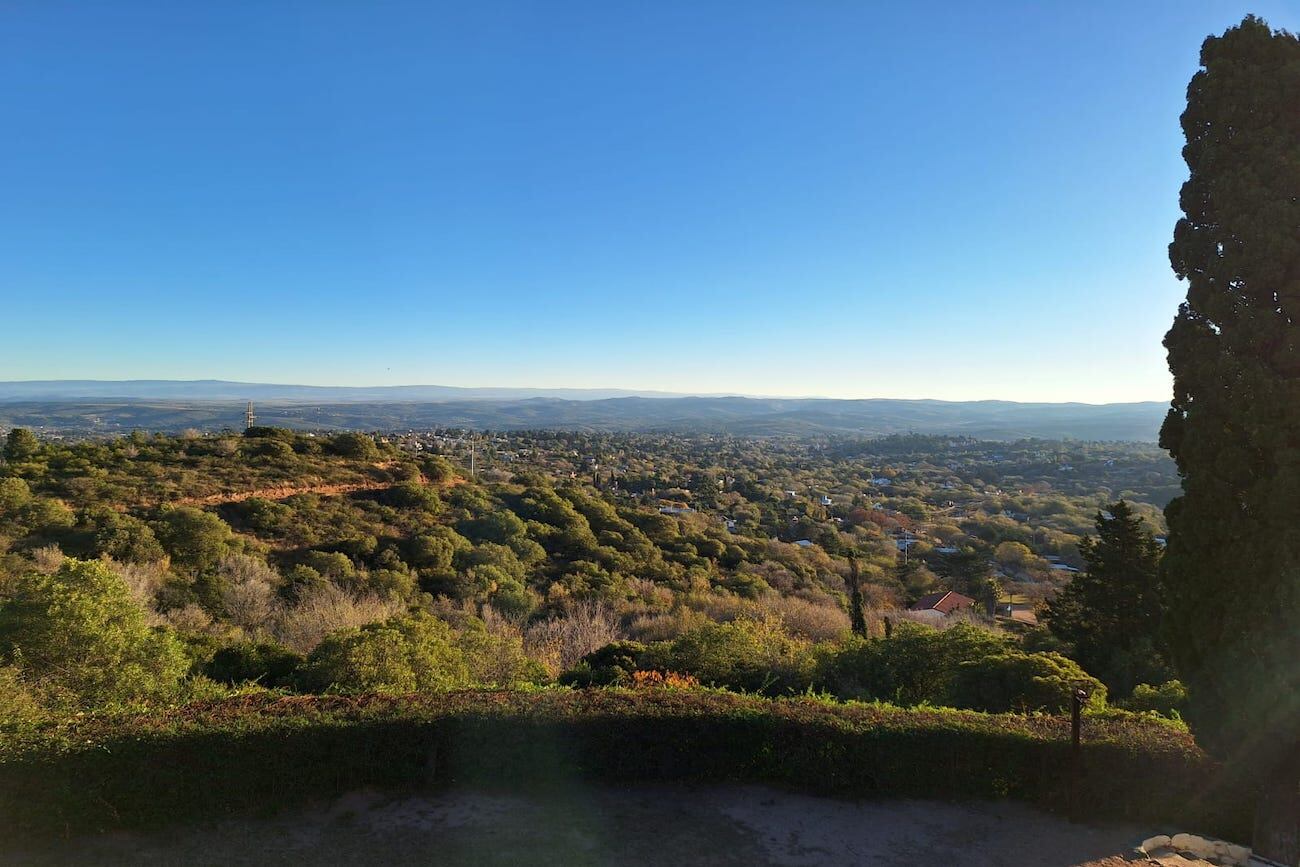 Desde la cima se puede apreciar la inmensidad del Valle de Punilla. (Gentileza: Susana Inés Boldo)