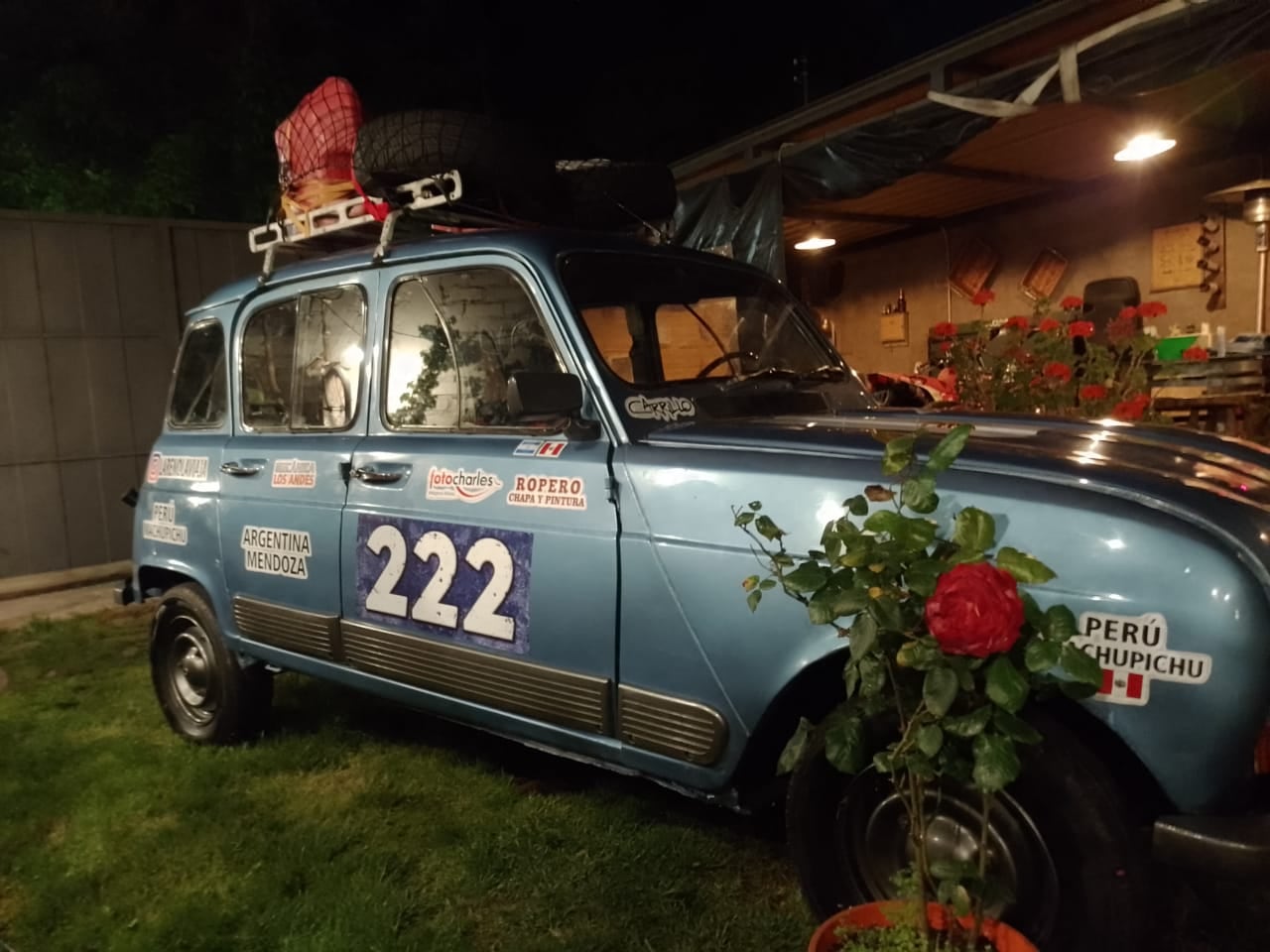 El auto que será su medio de transporte desde Mendoza a Perú.